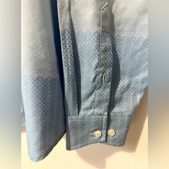 Tommy Bahama Men’s Ombré Silk Blend Button Up Top - XL - Picture 4 of 9